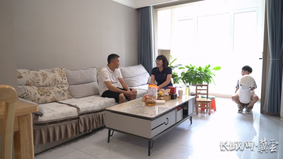 到老乡家里串门丨回迁楼里,老贾请我吃饺子-新华网河北频道-新华网
