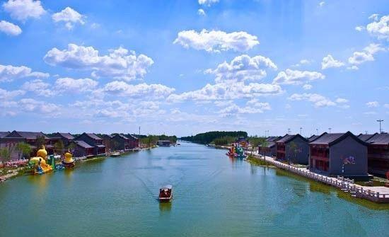 丰南区政府投资开发建设的唐津运河生态旅游度假景区位于丰南区