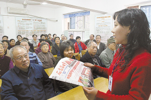 社区党员宣讲十七大精神
