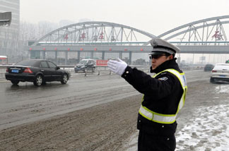 降雪致河北境内12条高速一度关闭