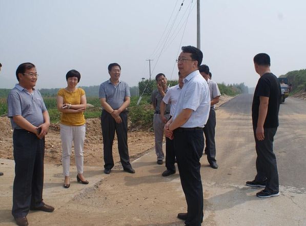 行唐县县长王彦芳调度城叉线,阜上线道路建设