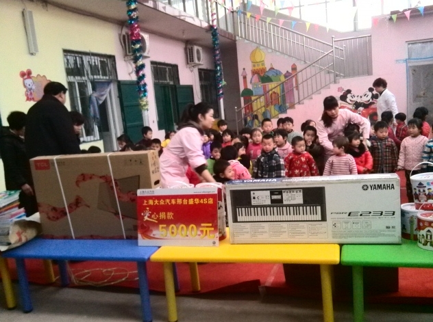 幼儿园爱心捐赠主题墙